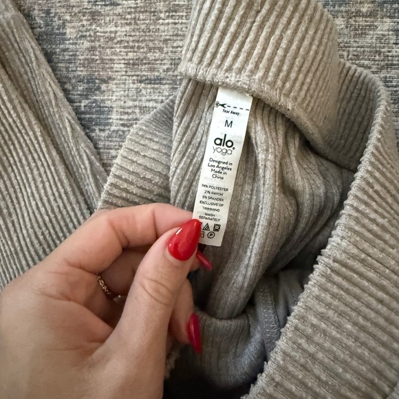 ALO Yoga Women's Muse Beige V-Neck Sweater and Sweatpants set - Picture 3 of 6